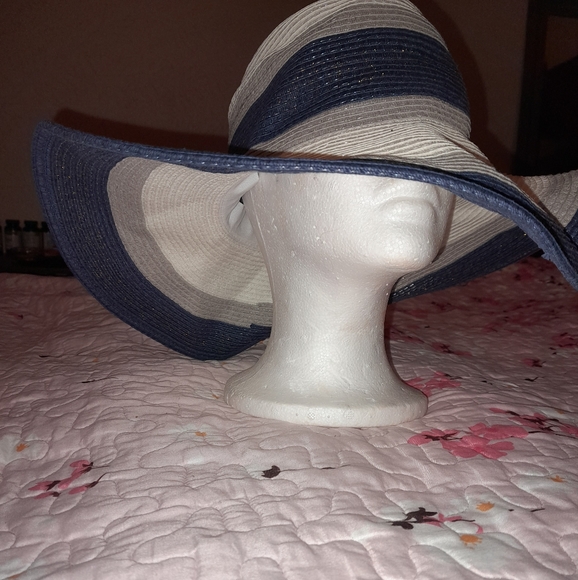 Sun Hat - Picture 2 of 4